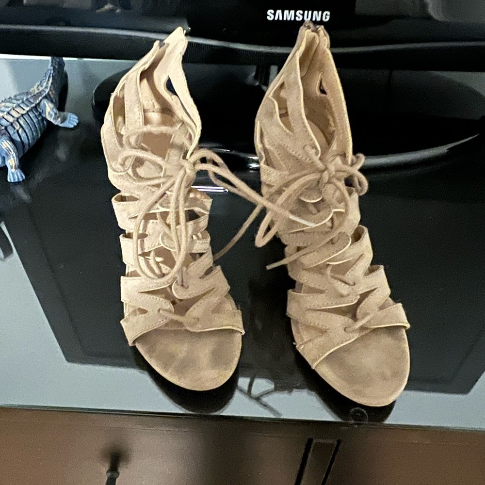 Source Unknown Tan Strappy Heels
